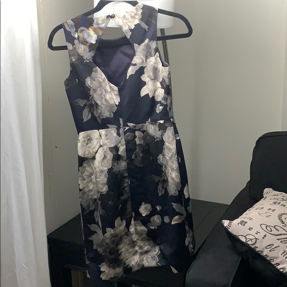Eliza J dress in fall/winter colors modern floral - Picture 8 of 8